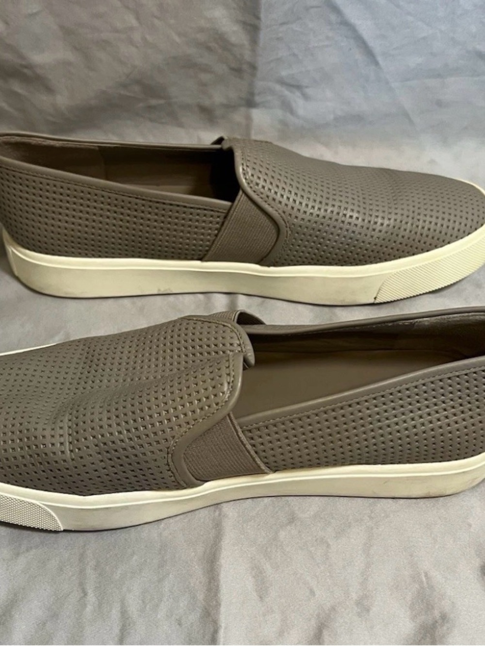VINCE Blair Perforated Leather Women’s Size 8 Casual Slip On Shoes Taupe. - Picture 2 of 6